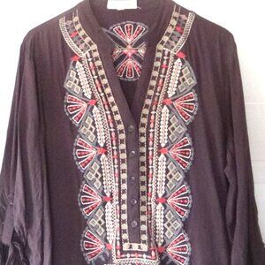 Solitaire Gray & Coral Embroidered Top size Med